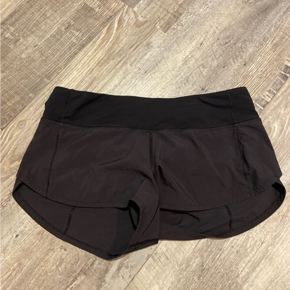 Lululemon Speed Up Shorts - Picture 3 of 4